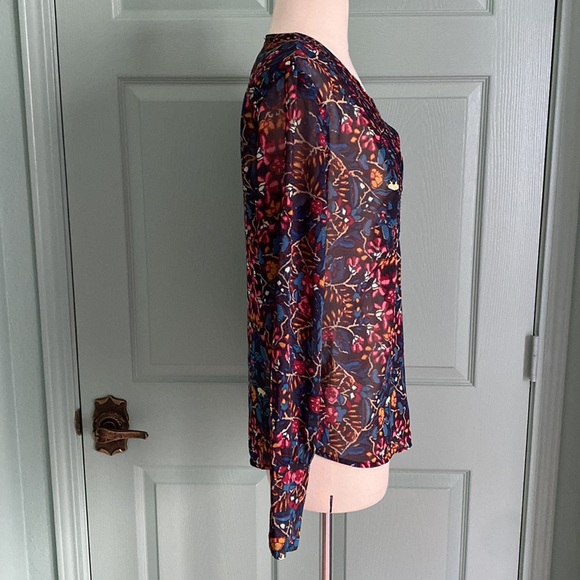 🌿CONVERSE sheer floral blouse with pleating detail and half button front - Picture 7 of 13